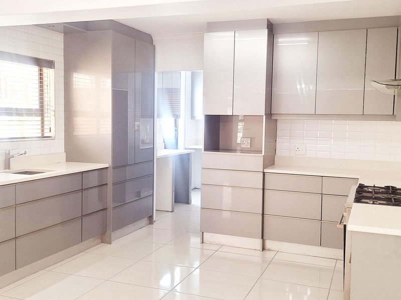 Spacious family home in Calypso Beach - Photo 8