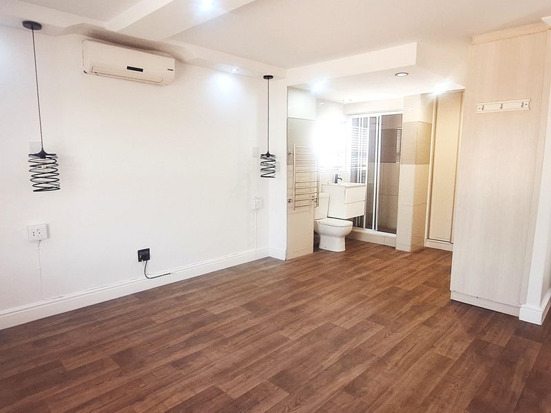 Spacious family home in Calypso Beach - Photo 10