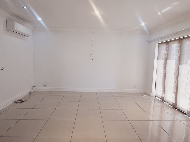 Spacious family home in Calypso Beach - Photo 7