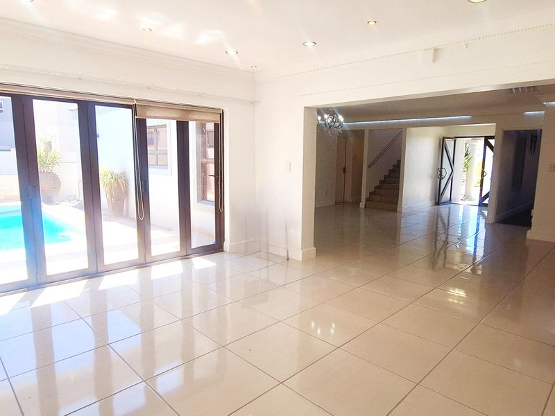 Spacious family home in Calypso Beach - Photo 5