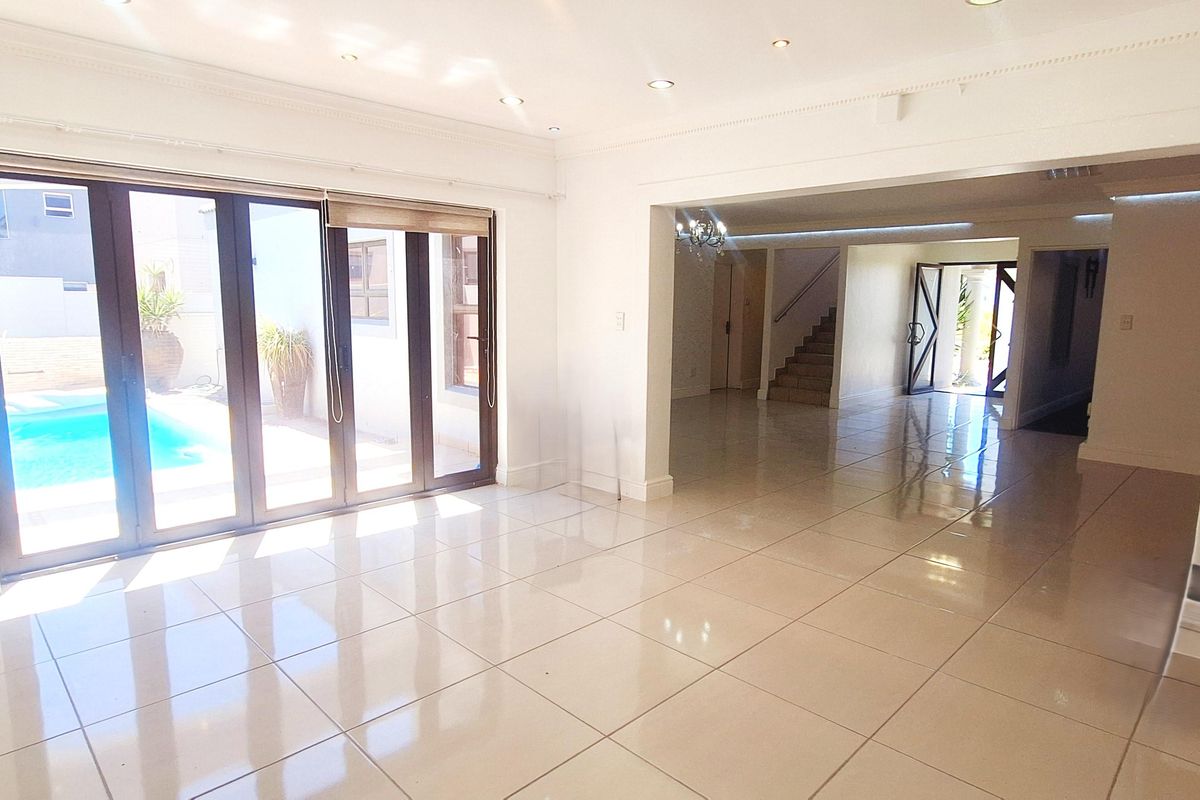 Spacious family home in Calypso Beach - Photo 5