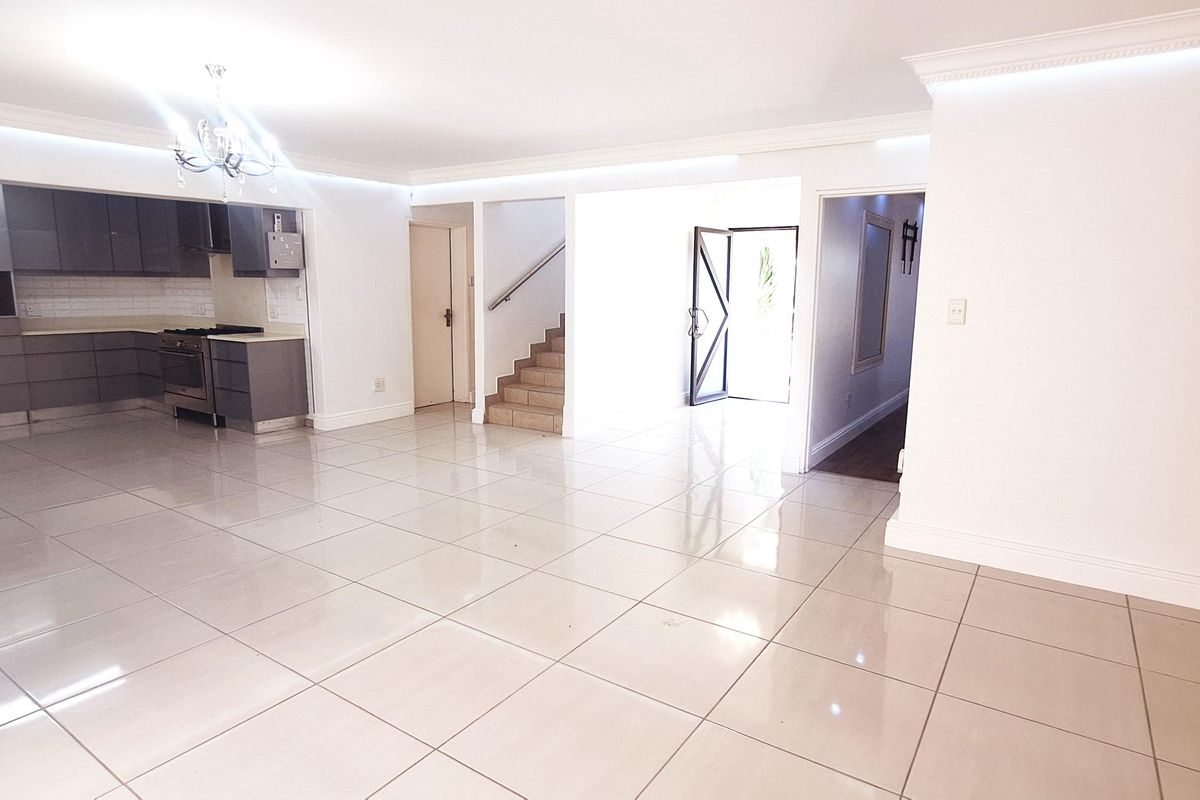 Spacious family home in Calypso Beach - Photo 3