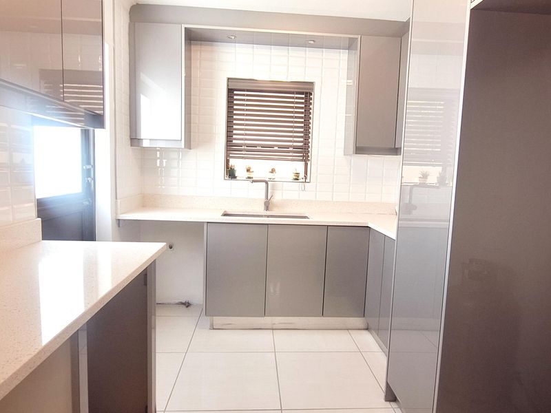 Spacious family home in Calypso Beach - Photo 9