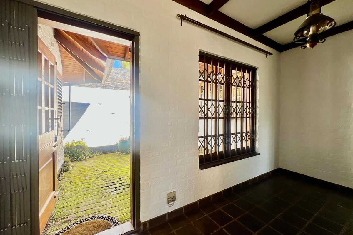 Elegant Family Living in Prestigious Waterkloof Heights - Photo 5