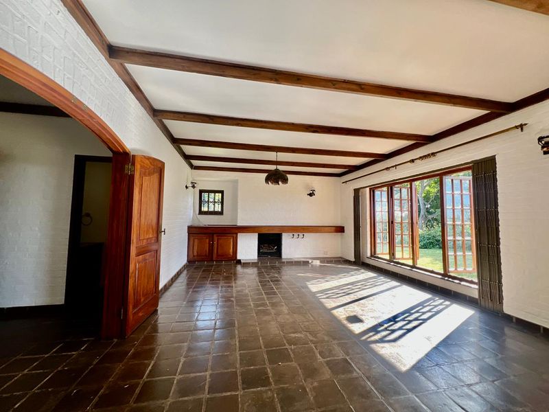 Elegant Family Living in Prestigious Waterkloof Heights - Photo 8