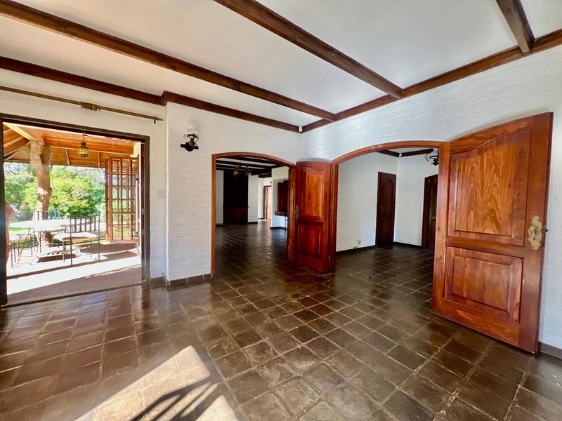 Elegant Family Living in Prestigious Waterkloof Heights - Photo 6