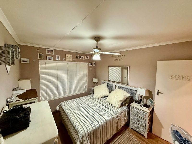 Delightful Garden Townhouse Offering Comfort and Convenience - Photo 9