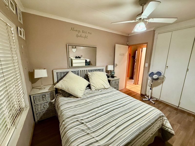 Delightful Garden Townhouse Offering Comfort and Convenience - Photo 8