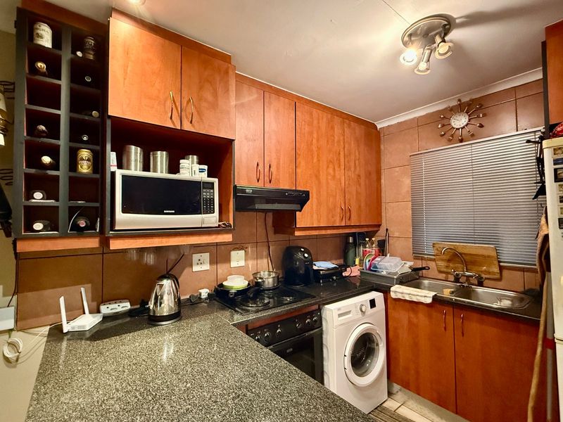 Delightful Garden Townhouse Offering Comfort and Convenience - Photo 6