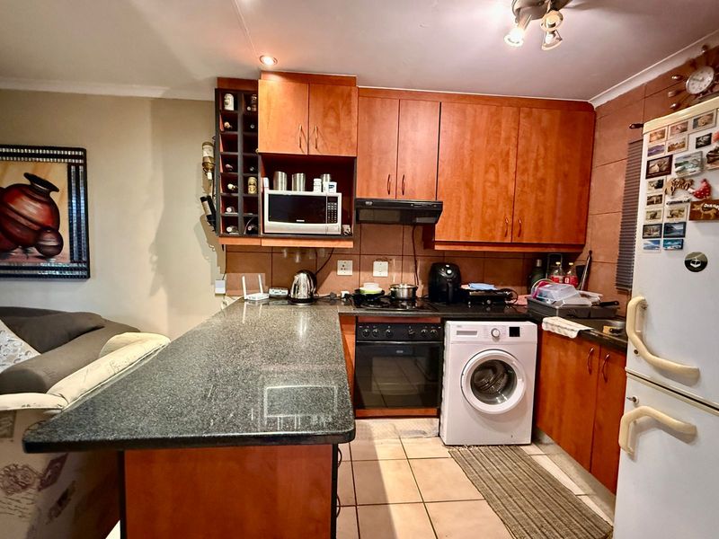 Delightful Garden Townhouse Offering Comfort and Convenience - Photo 5