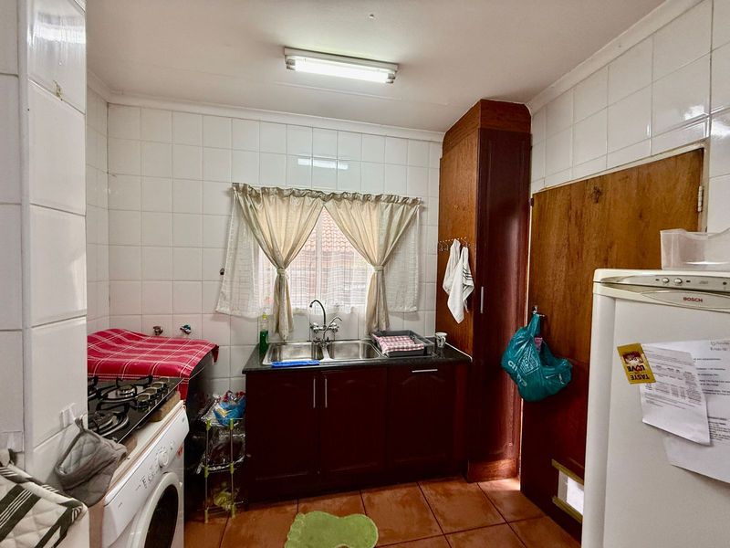 Spacious Family Living with Mountain Views - Photo 9