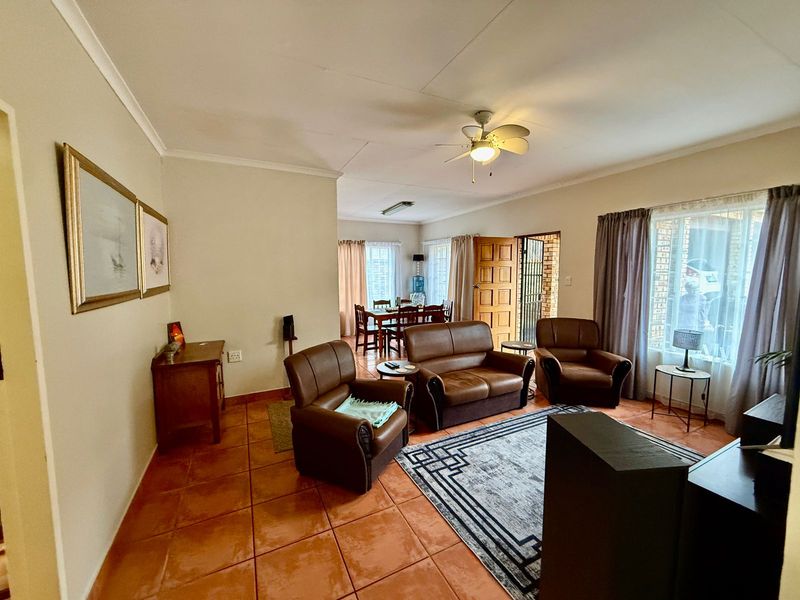 Spacious Family Living with Mountain Views - Photo 3