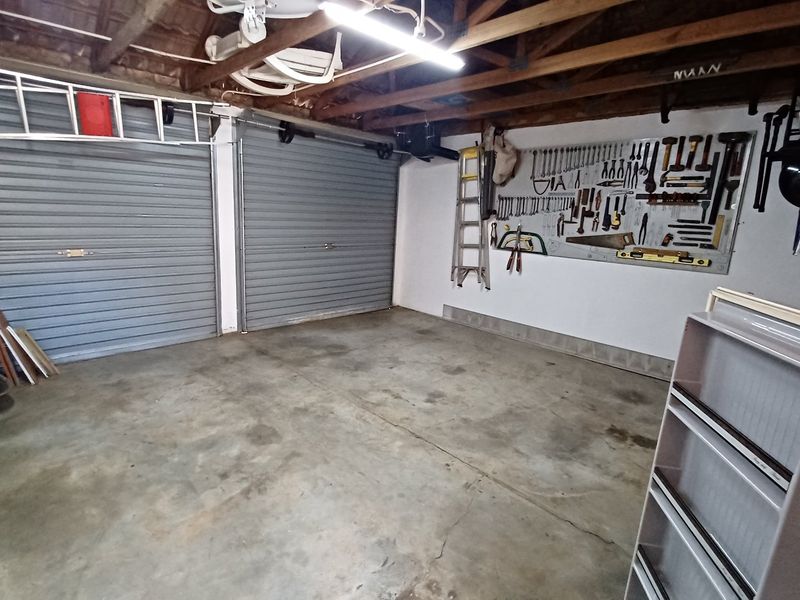 Spacious Free-Standing Townhouse with Private Garden and Pool - Photo 10