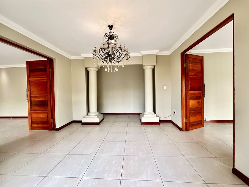 Elegant Family Living in the Heart of Pretoria - Photo 4