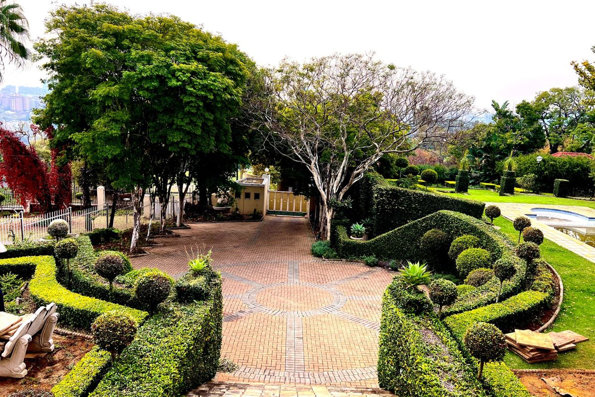 Elegant Family Living in the Heart of Pretoria - Photo 3