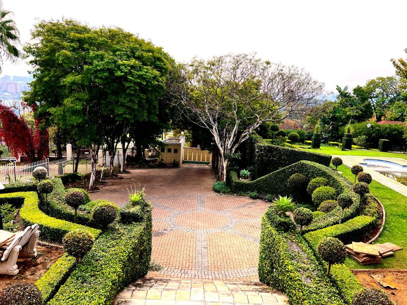 Elegant Family Living in the Heart of Pretoria - Photo 3