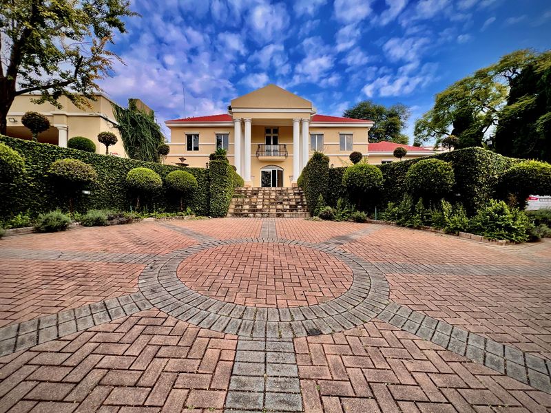 Elegant Family Living in the Heart of Pretoria - Photo 1