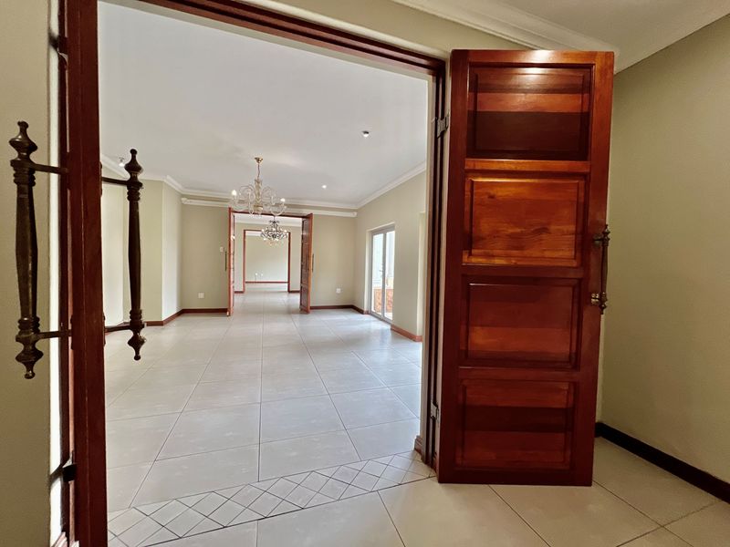 Elegant Family Living in the Heart of Pretoria - Photo 9