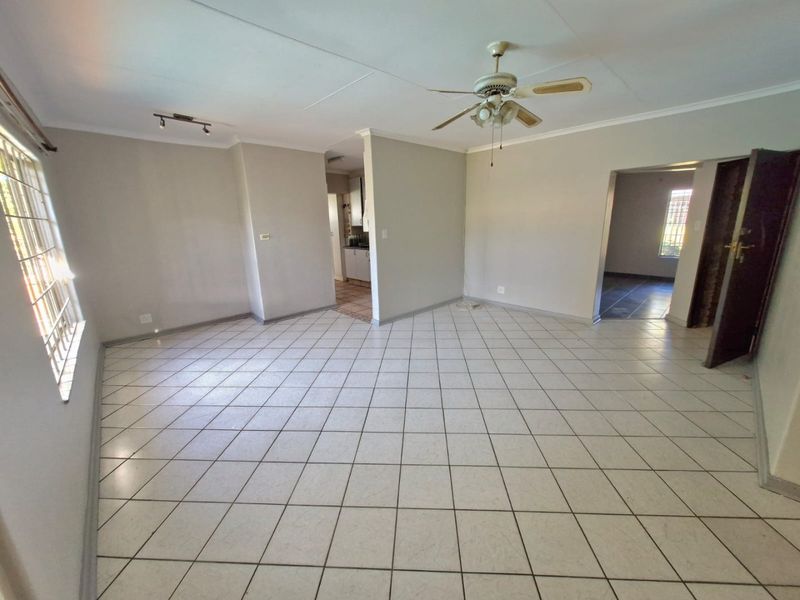 Modern Family Living with Exceptional Entertainment Features in Sinoville - Photo 9