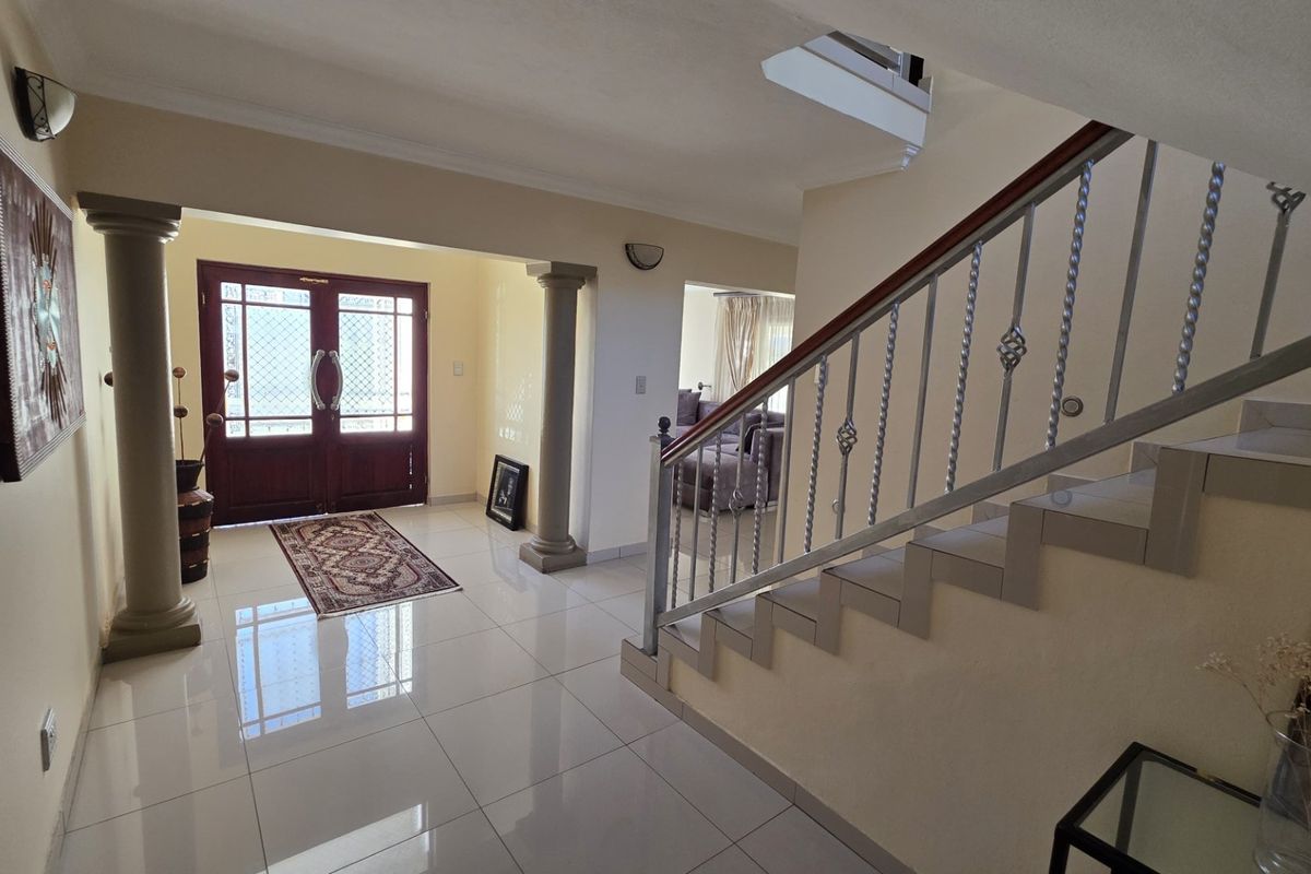 Elegant Modern Living in Sought-After Rose Acres Estate - Photo 4