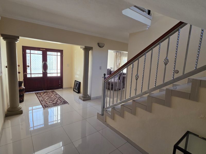 Elegant Modern Living in Sought-After Rose Acres Estate - Photo 4