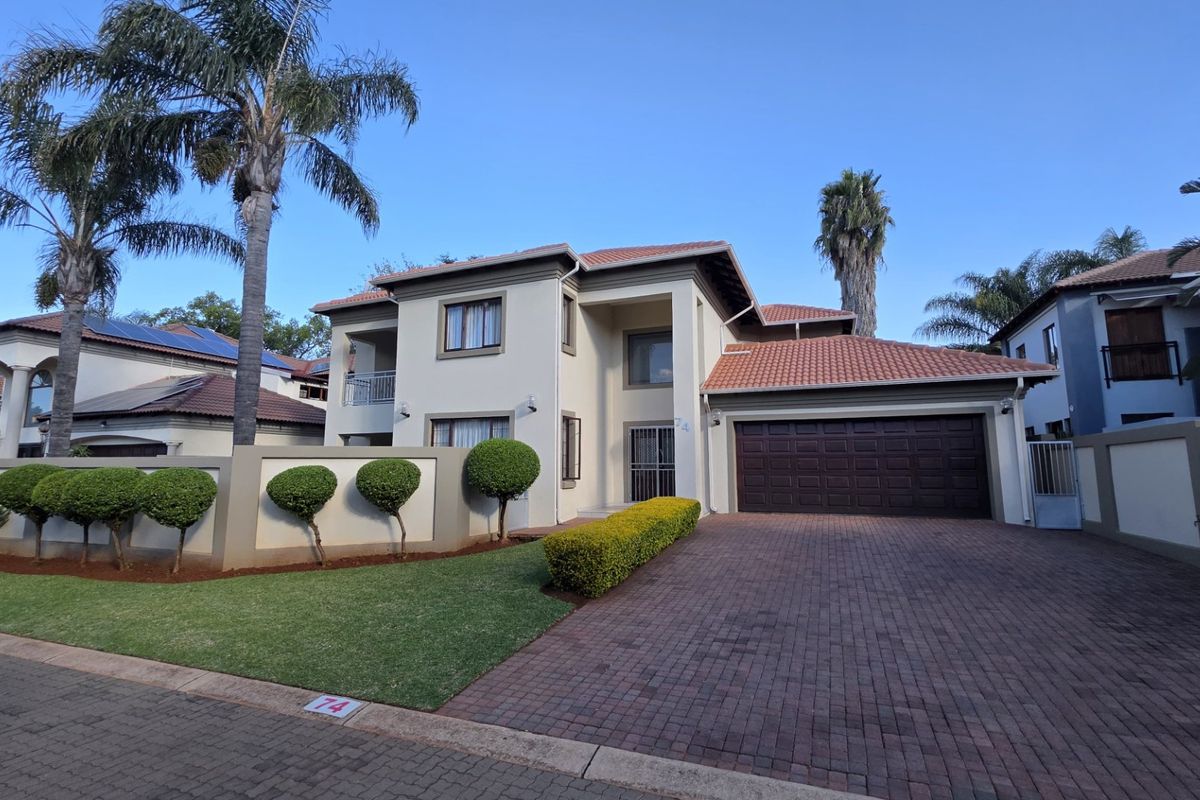 Elegant Modern Living in Sought-After Rose Acres Estate - Photo 2