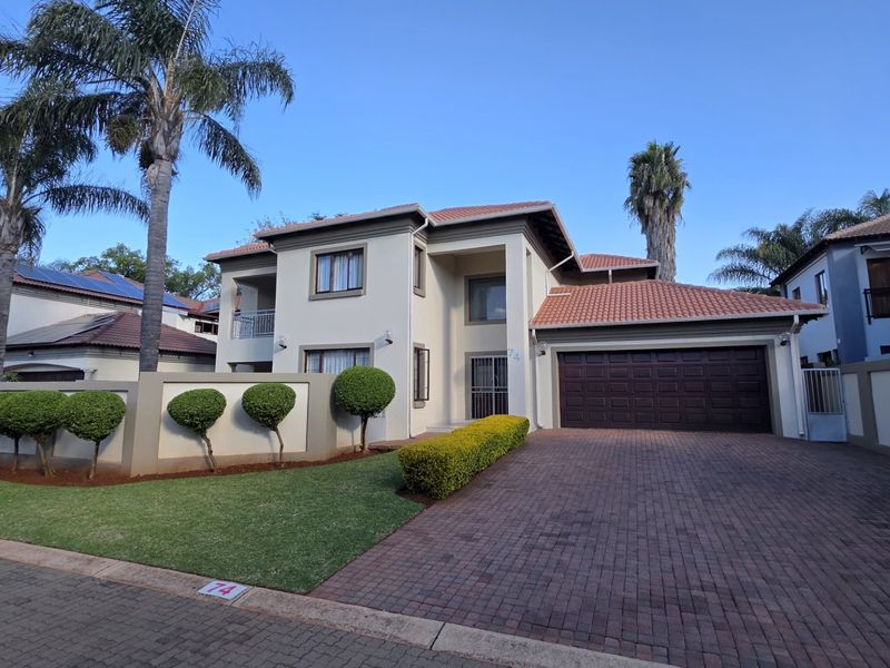 Elegant Modern Living in Sought-After Rose Acres Estate - Photo 2