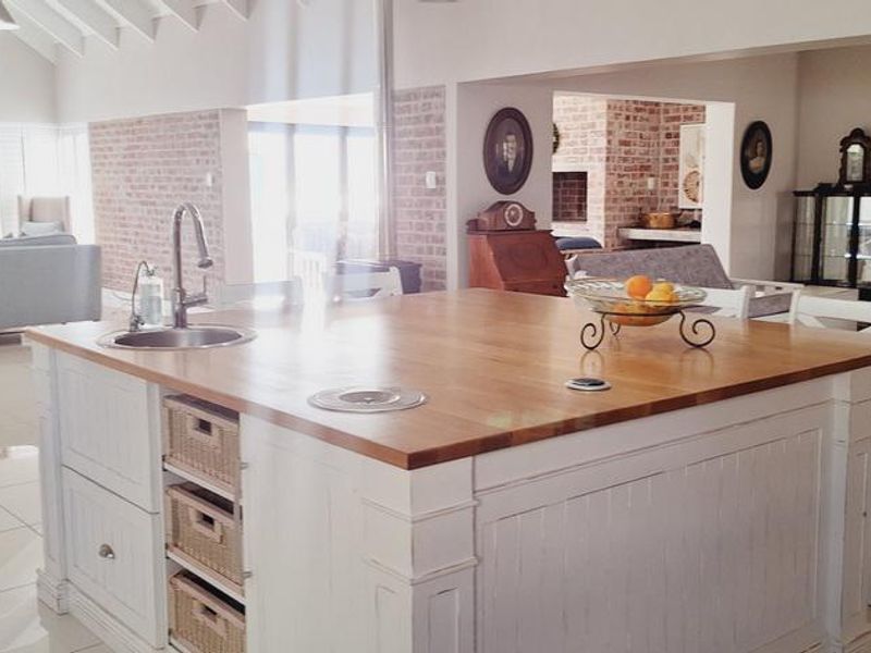 Family home with flatlet in Myburgh Park - Photo 6