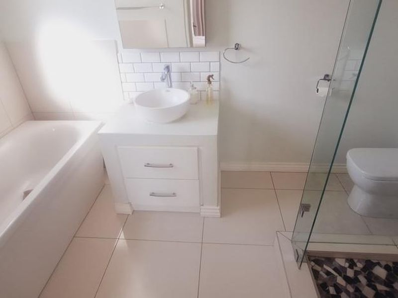 Family home with flatlet in Myburgh Park - Photo 9