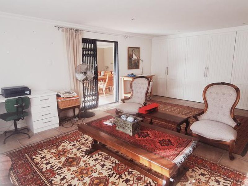 Family home with flatlet in Myburgh Park - Photo 10