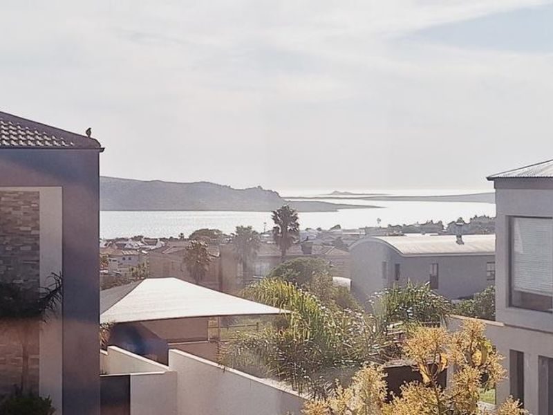 Family home with flatlet in Myburgh Park - Photo 8