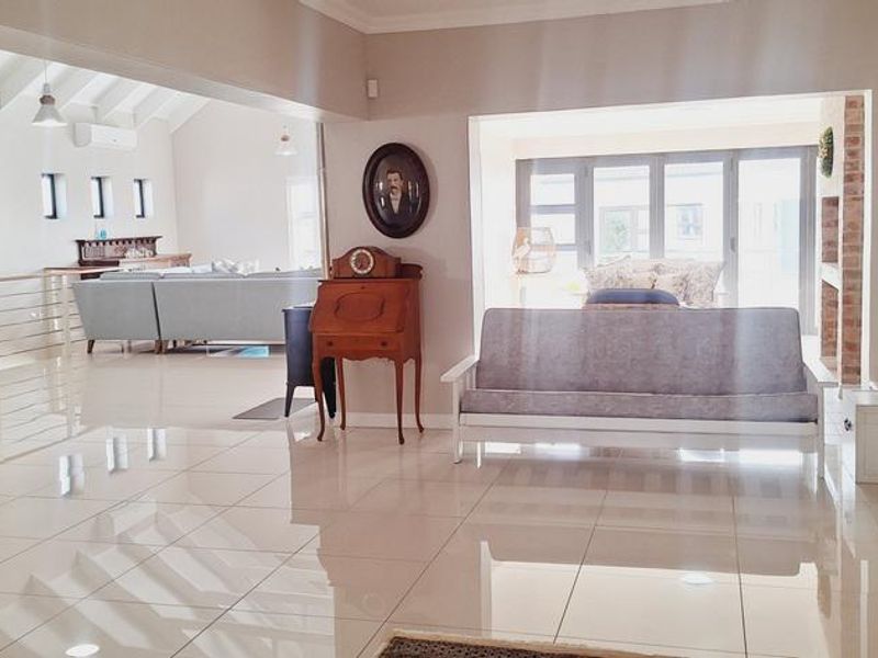 Family home with flatlet in Myburgh Park - Photo 2