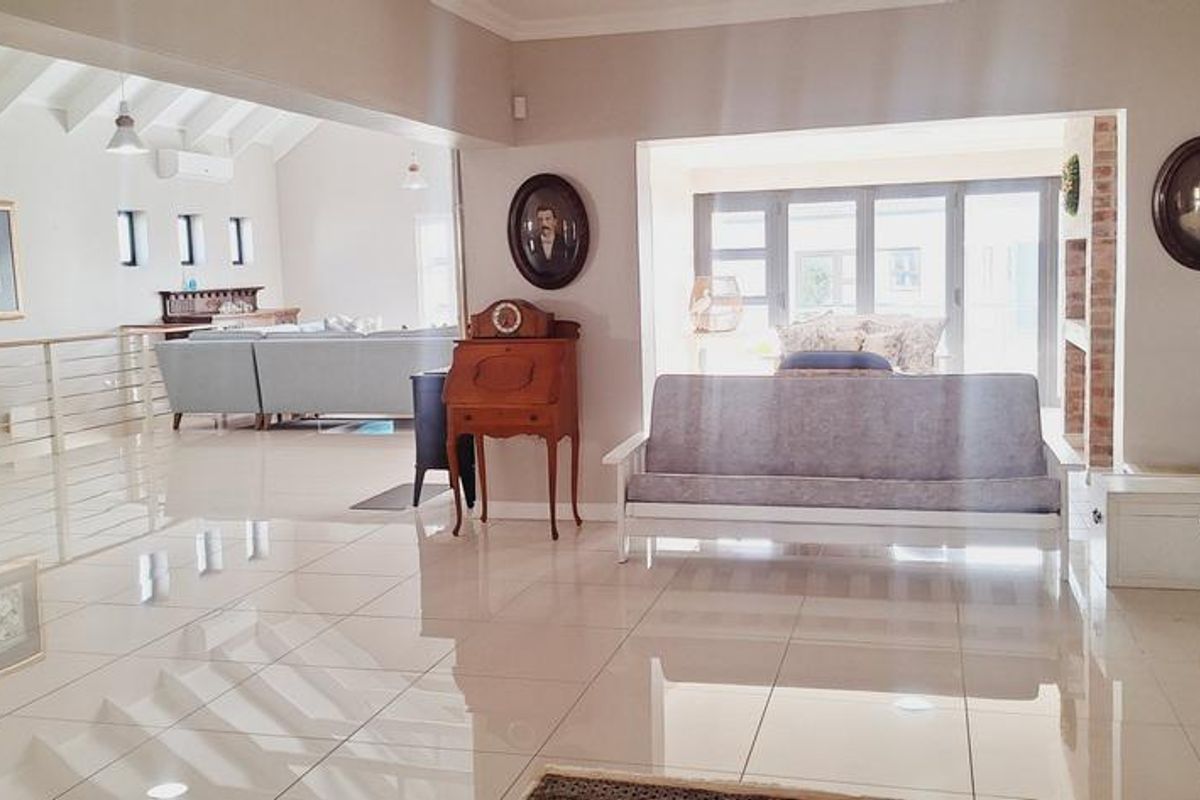 Family home with flatlet in Myburgh Park - Photo 2