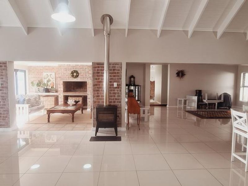 Family home with flatlet in Myburgh Park - Photo 4