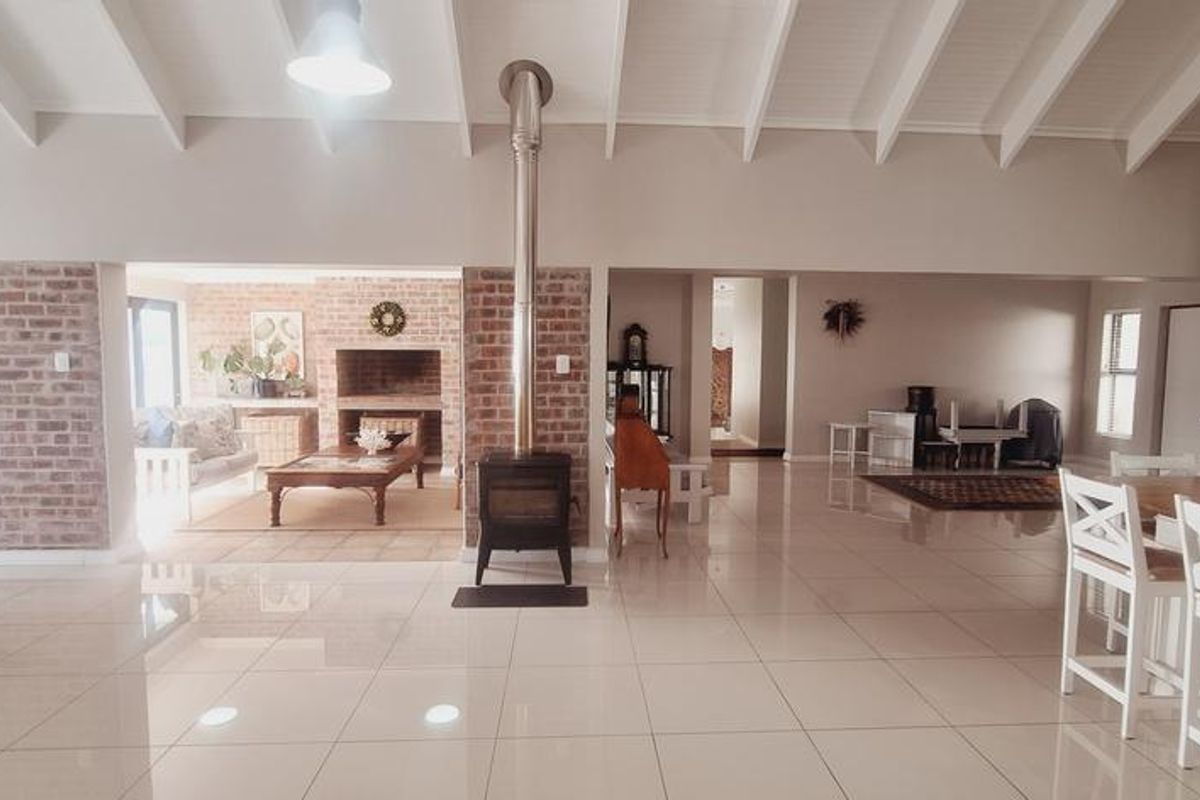 Family home with flatlet in Myburgh Park - Photo 4