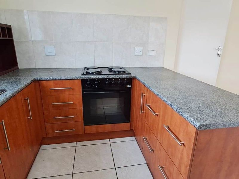 BRIDGEMEADE 3 BED 2 BATH HOUSE WITH SINGLE GARAGE FOR RENT - Photo 2