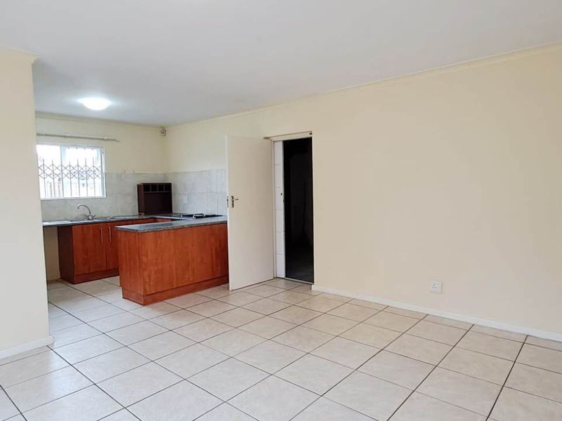 BRIDGEMEADE 3 BED 2 BATH HOUSE WITH SINGLE GARAGE FOR RENT - Photo 4