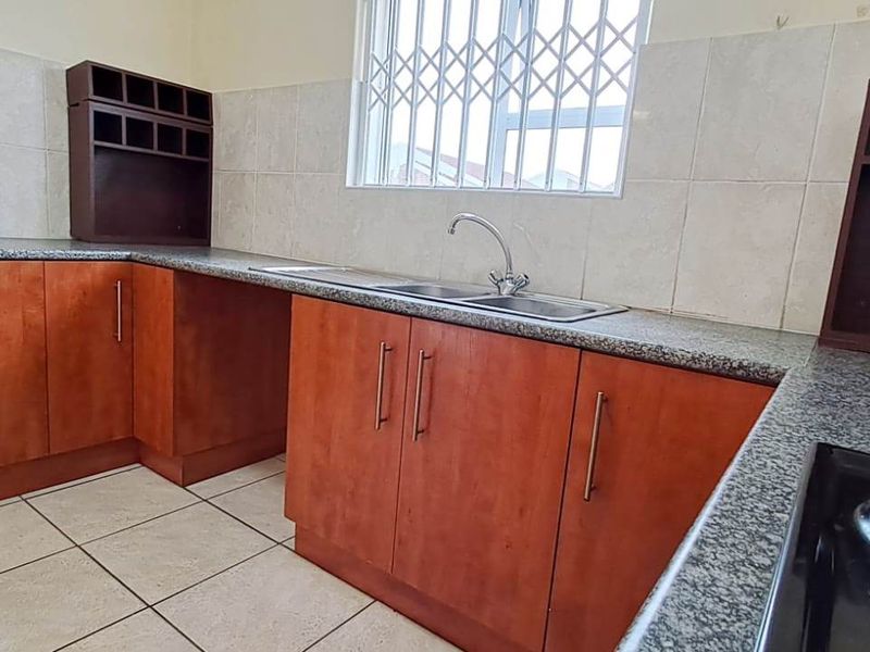 BRIDGEMEADE 3 BED 2 BATH HOUSE WITH SINGLE GARAGE FOR RENT - Photo 3