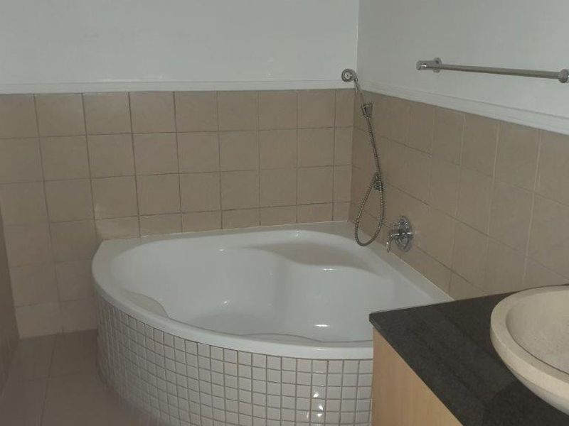 Secure 2 Bedroom Apartment  in Nieuw Muckleneuk / Brooklyn - Photo 10