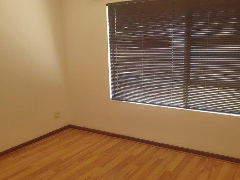 Secure 2 Bedroom Apartment  in Nieuw Muckleneuk / Brooklyn - Photo 9