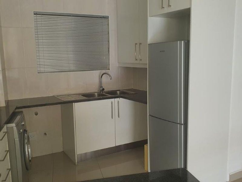 Secure 2 Bedroom Apartment  in Nieuw Muckleneuk / Brooklyn - Photo 6