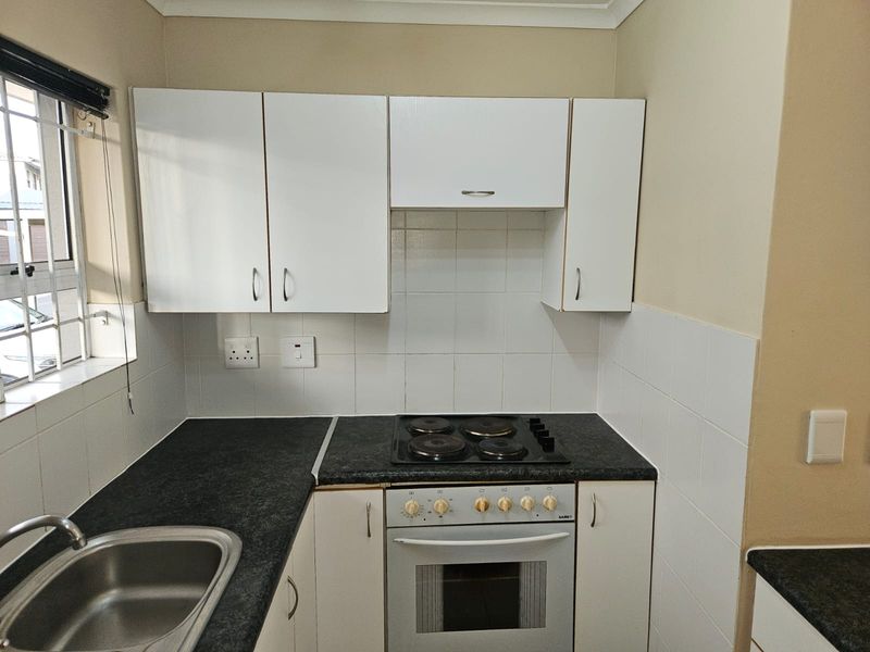 GROUND FLOOR 1 BED IN BELLEFLEUR, BELLVILLE - Photo 4