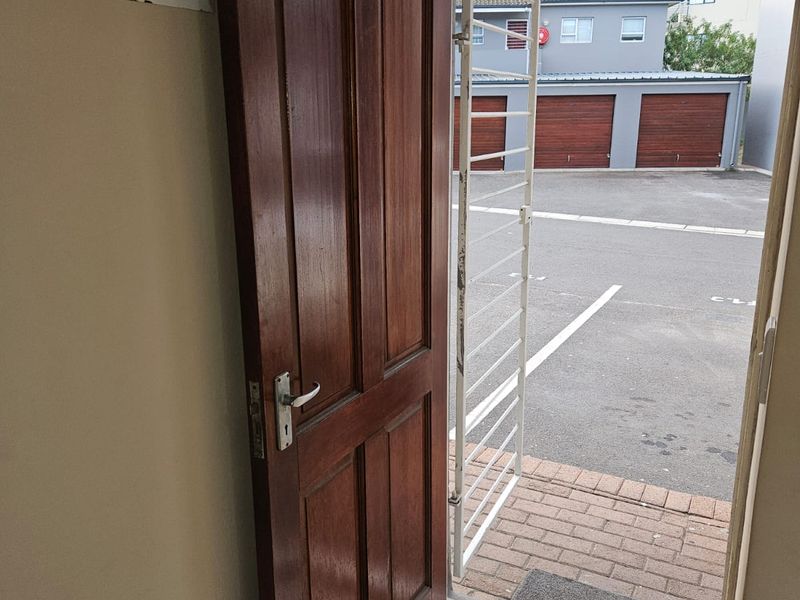 GROUND FLOOR 1 BED IN BELLEFLEUR, BELLVILLE - Photo 7