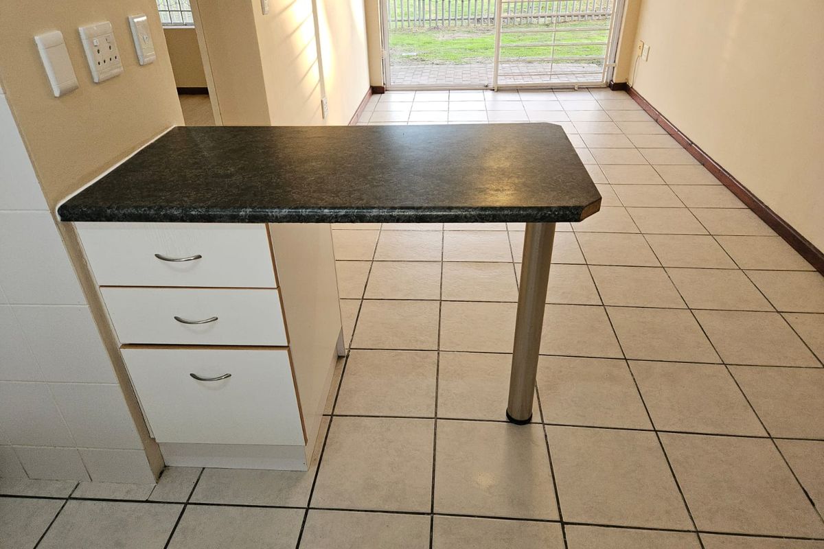 GROUND FLOOR 1 BED IN BELLEFLEUR, BELLVILLE - Photo 5