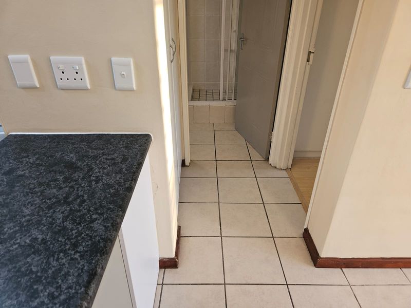GROUND FLOOR 1 BED IN BELLEFLEUR, BELLVILLE - Photo 6