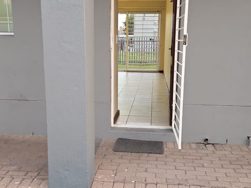GROUND FLOOR 1 BED IN BELLEFLEUR, BELLVILLE - Photo 2