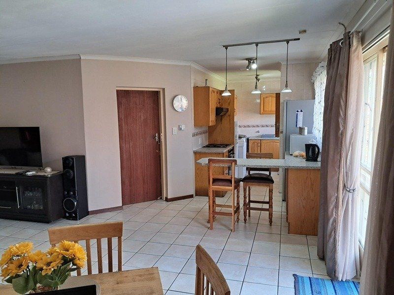 Spacious Family Living in the Heart of Montana Park. - Photo 9