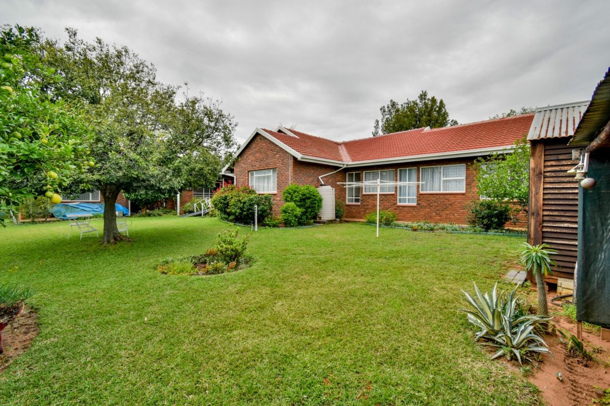 Charming Family Home with Exceptional Space and Endless Potential in Wonderboom - Photo 3