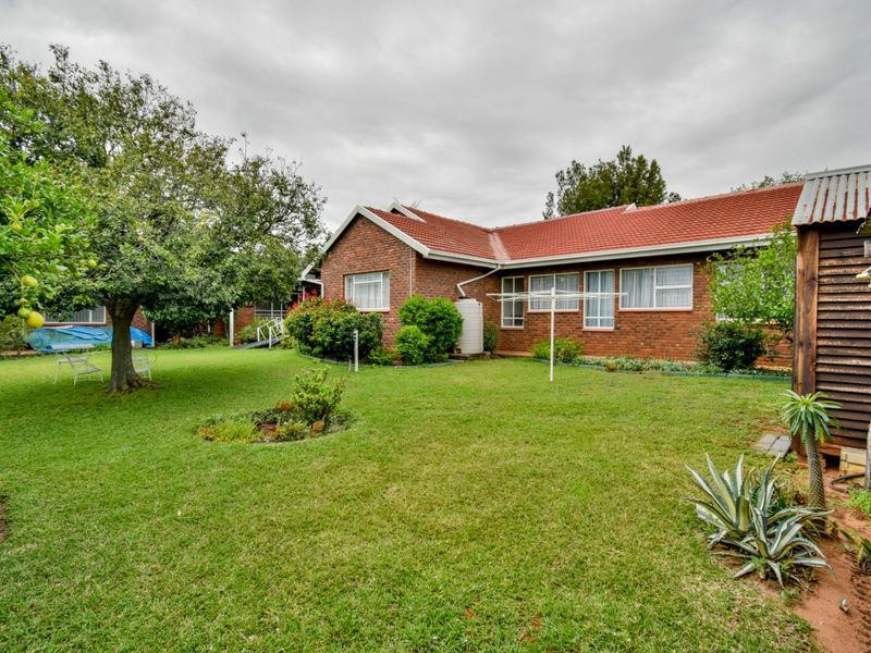 Charming Family Home with Exceptional Space and Endless Potential in Wonderboom - Photo 3