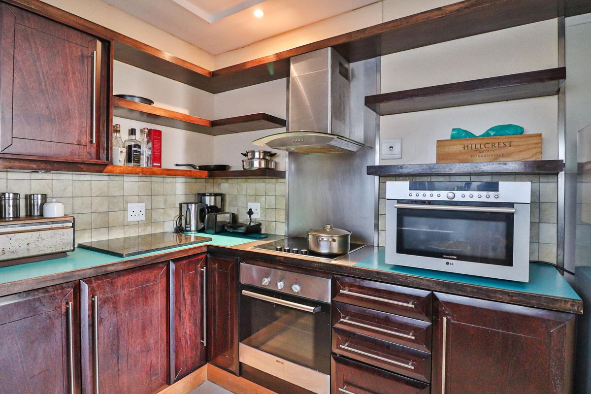 HUMEWOOD FURNISHED 2 BED 1.5 BATH APARTMENT WITH SECURE PARKING FOR RENT - Photo 2